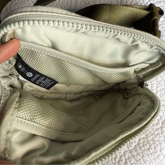 Lululemon Athletica Quilted Belt Bag in Olive Green special edition - Picture 7 of 7